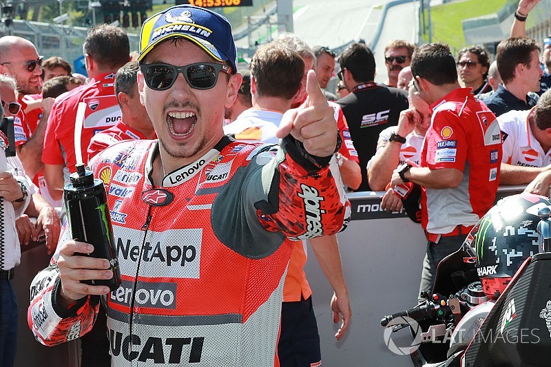 Lorenzo venció a Márquez en un gran mano a mano en Austria