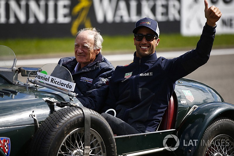 Horner confirma que Ricciardo terá motor novo na Itália