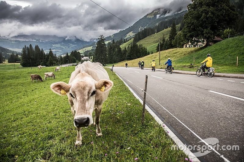 Video, Motorsport.com Schweiz beim Red Bull Alpenbrevet 2018