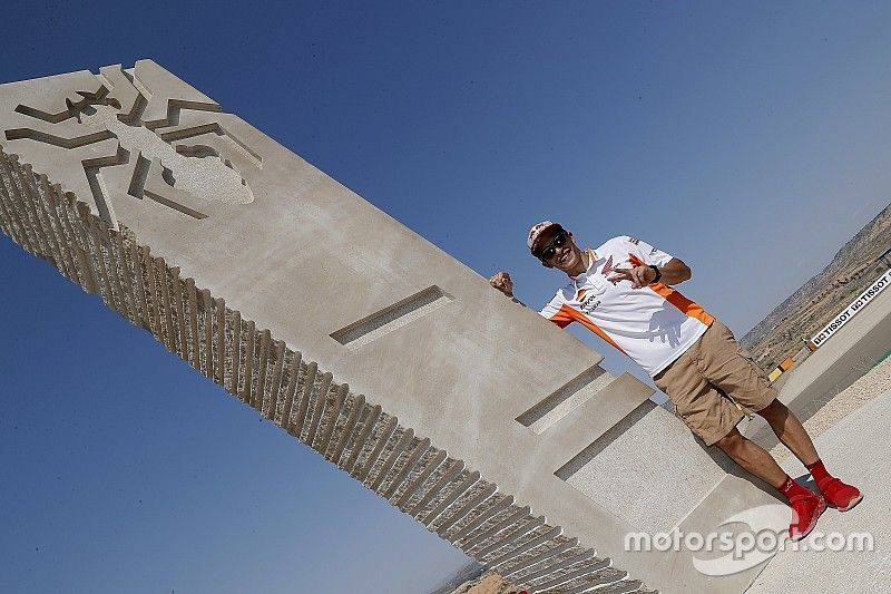 Motorland inaugura curva con el nombre de Marc Márquez