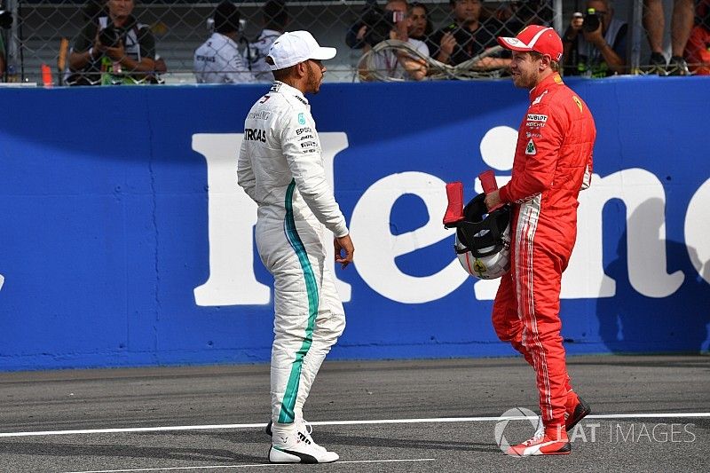 Lewis Hamilton, Mercedes AMG F1 y Sebastian Vettel, Ferrari en parc ferme 