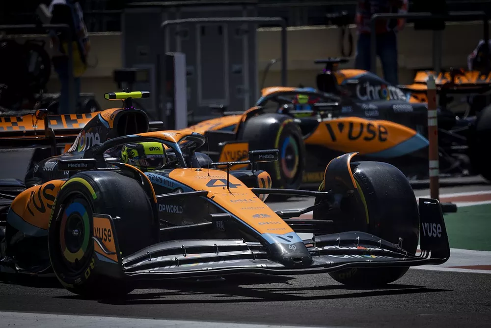 Lando Norris, McLaren MCL60, Oscar Piastri, McLaren MCL60