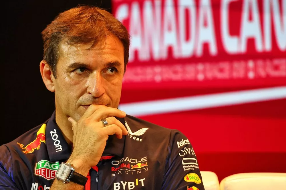 Pierre Wache, Ingeniero de Carrera, Red Bull Racing, en la Conferencia de Prensa de los Directores de Equipo