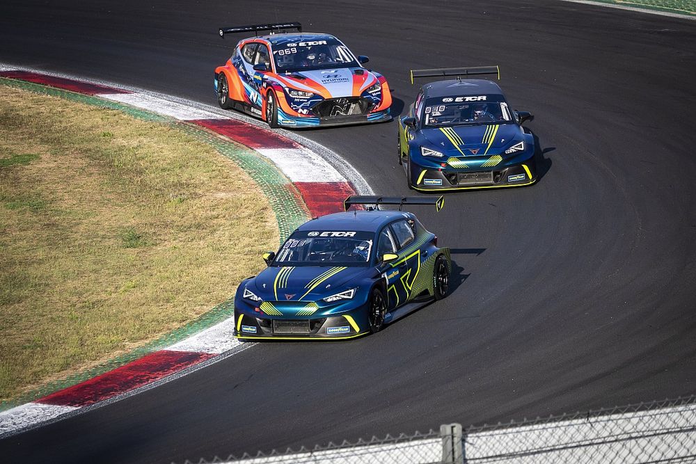 Cupra kämpft gegen die Hitze und holt in Vallelunga Punkte im FIA ETCR