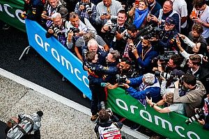 Horner zag zege Verstappen niet aankomen: “Ver boven verwachting”