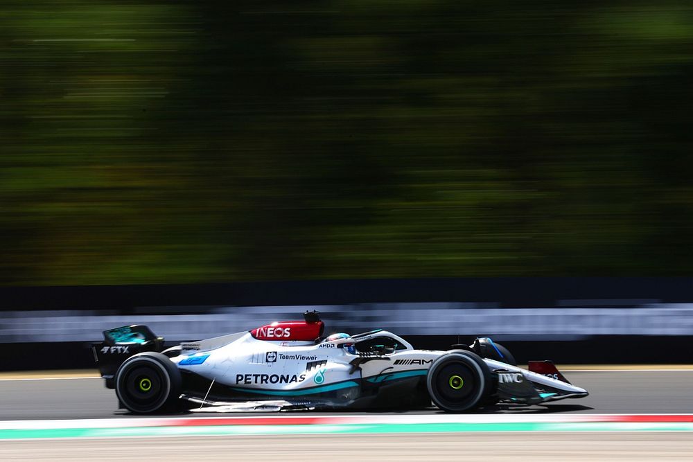 Russell sorprende robando la pole a Sainz en Hungría: KO de Verstappen