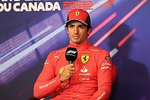 Alasan Carlos Sainz Tetap Puas meski Kalah dari Max Verstappen