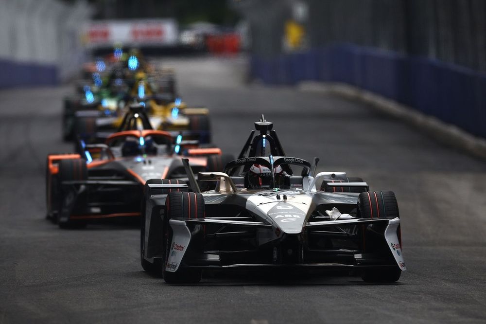 Mitch Evans Jaguar TCS Racing Jaguar I-TYPE 7 Sam Bird NEOM McLaren Formula E Team Nissan e-4ORCE 05 