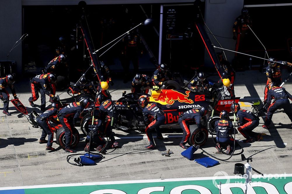 Albon: "El golpe de Hamilton me ha costado una posible victoria"