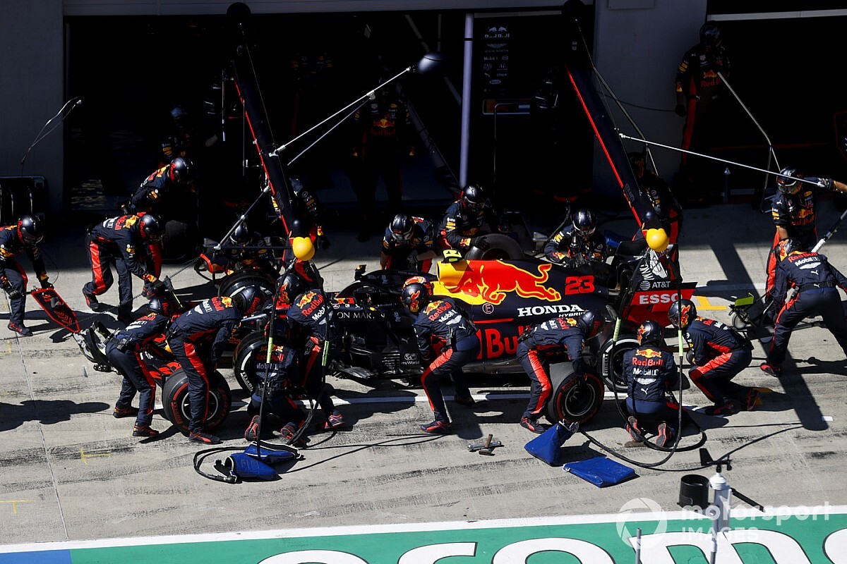 Albon: "El golpe de Hamilton me ha costado una posible victoria"
