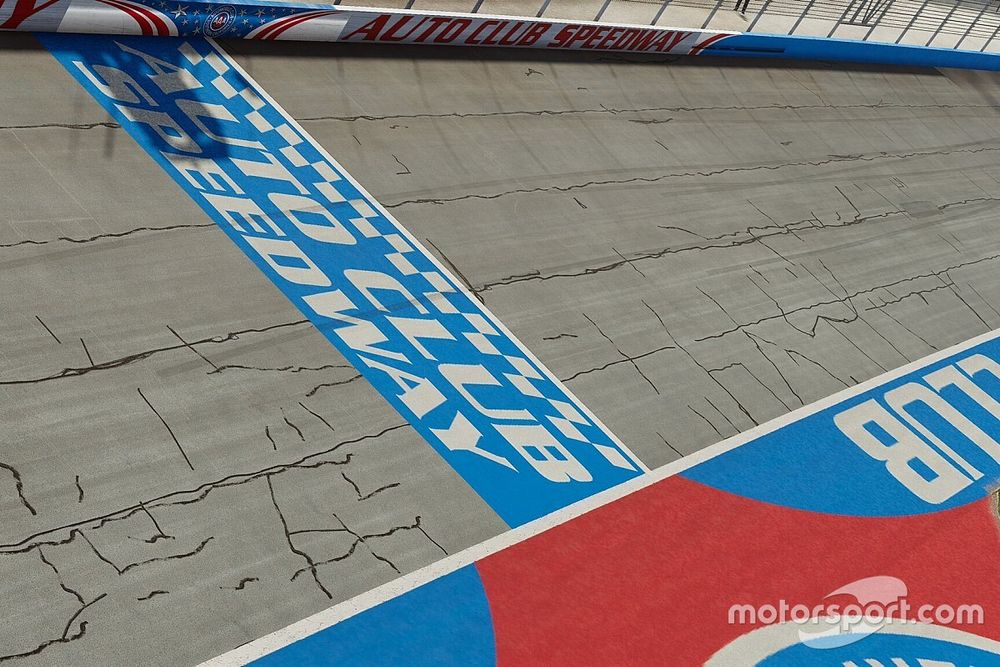 Parker et Buttafuoco s'imposent en eNASCAR Pro League à Fontana