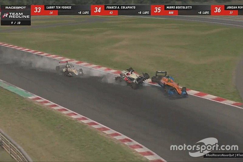 Verstappen y Norris chocan cuando lideran carrera virtual