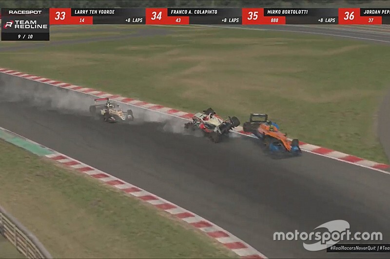 Verstappen y Norris chocan cuando lideran carrera virtual
