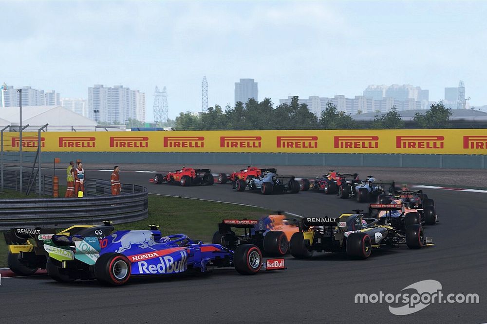 Russell: Simracing jest jak gra w FIFĘ
