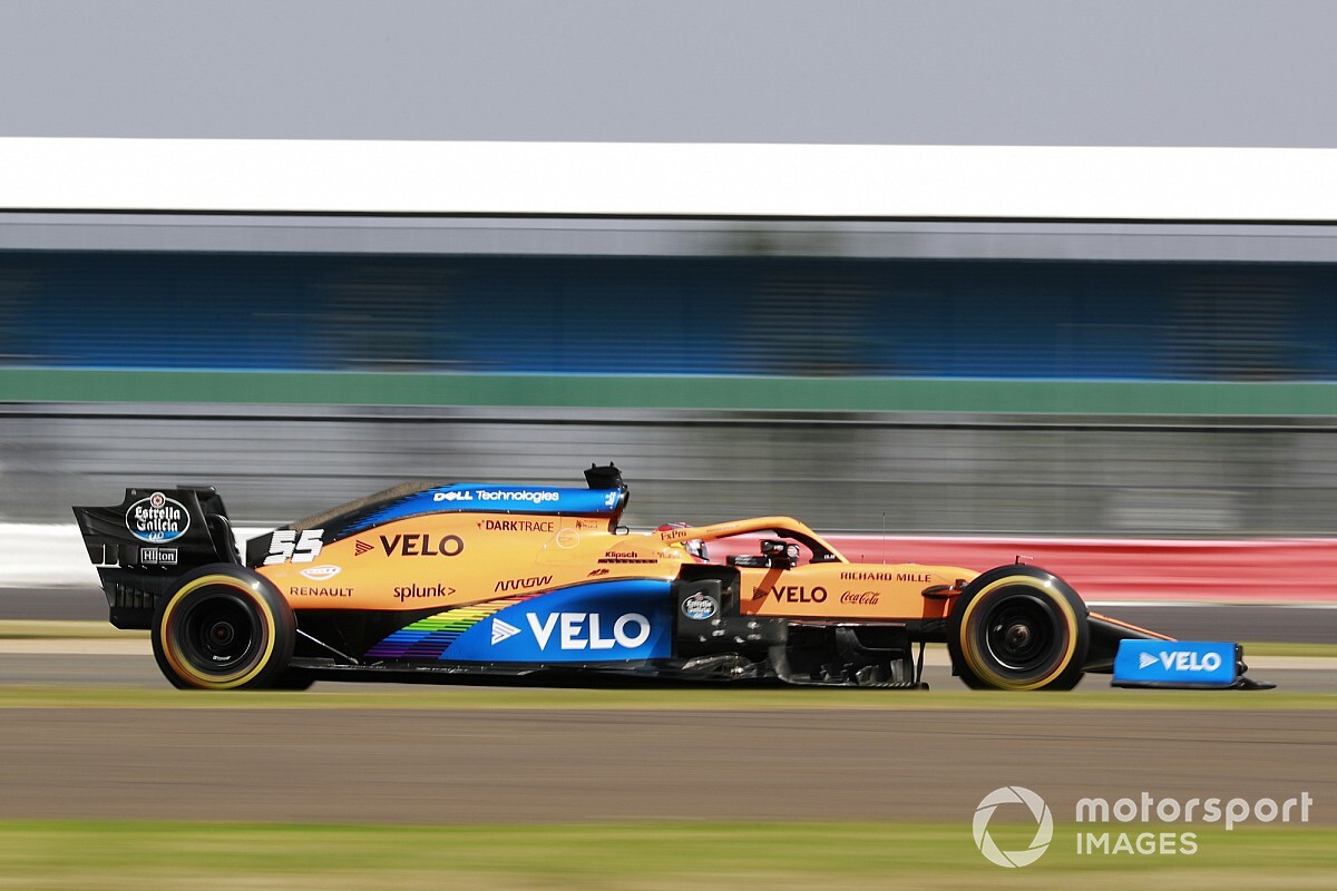 McLaren cooling problem a "question mark”, says Sainz