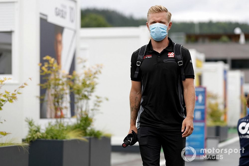 Kevin Magnussen, Haas F1 arrives at the track