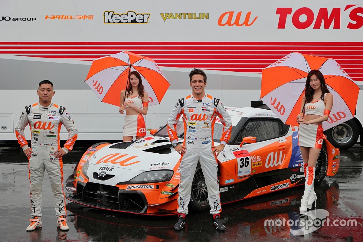 TOM'Sが2020年スーパーGT参戦”実車2台”を公開。ドライバー&レースクイーンと撮影会実施