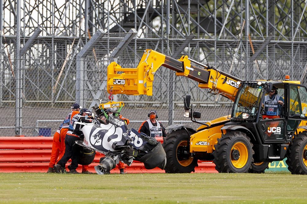 A JCB recovers the car of Daniil Kvyat, AlphaTauri AT01 