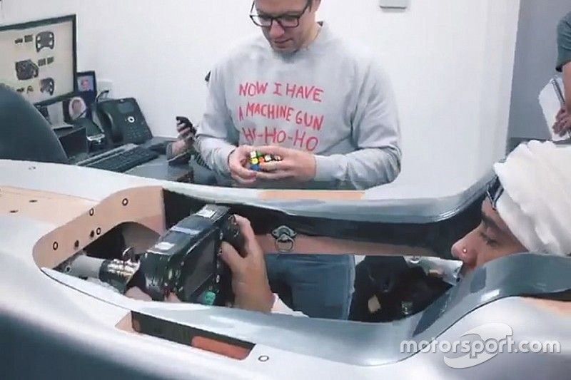 Prueba de asiento de Lewis Hamilton, Mercedes AMG-F1