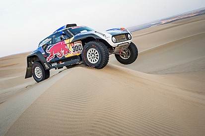 Sainz cae en una zanja y pierde sus opciones de ganar el Dakar 2019