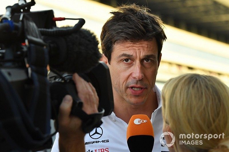 Toto Wolff, Direttore del Motorsport, Mercedes AMG F1, parla con i media