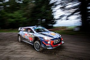 Neuville loses ground to WRC rivals after mistake