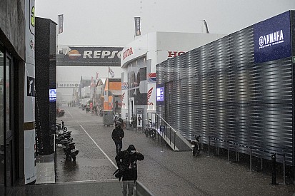 MotoGP, diluvia a Valencia: bandiera rossa dopo 8 minuti nella FP1