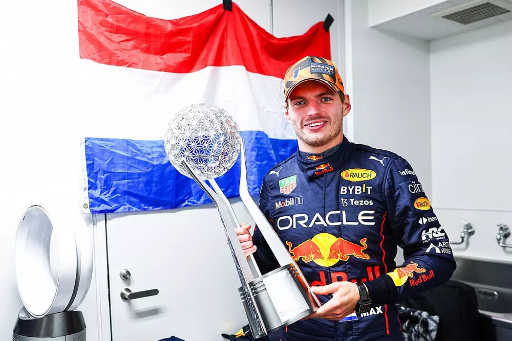 El campe&oacute;n del mundo Max Verstappen, Red Bull Racing celebra su bicampeonato con el equipo
