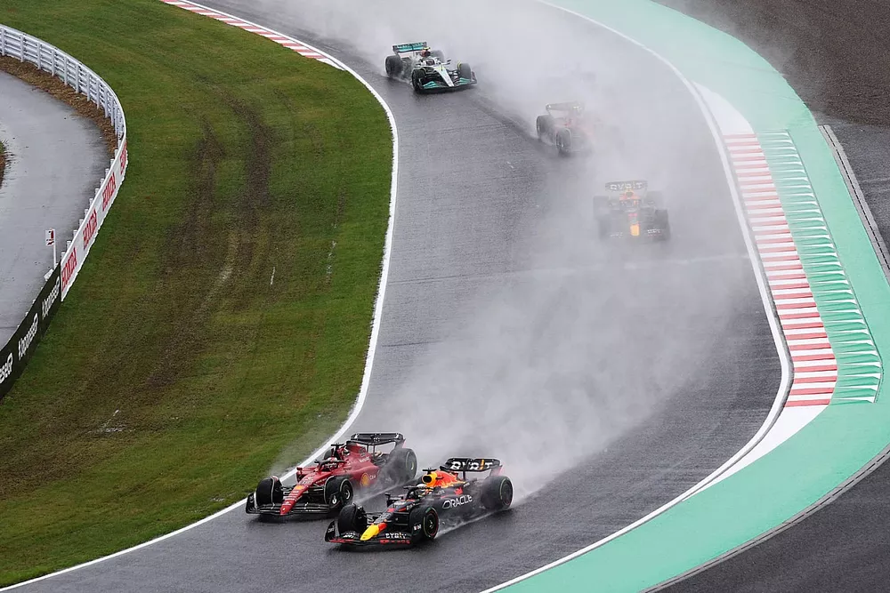 Max Verstappen, Red Bull Racing RB18, Charles Leclerc, Ferrari F1-75