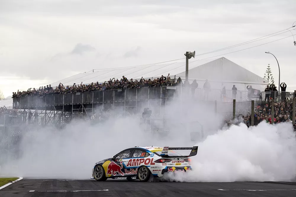 Shane van Gisbergen, Triple Eight Race Engineering Holden