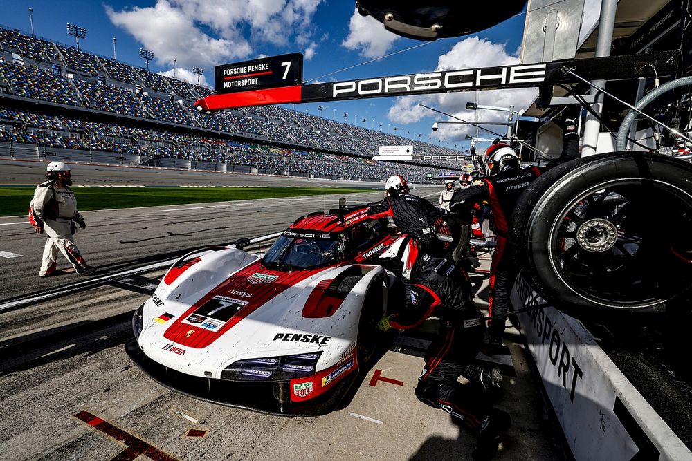 #7 Team Penske Motorsport Porsche 963: Dane Cameron, Felipe Nasr, Matt Campbell, Josef Newgarden