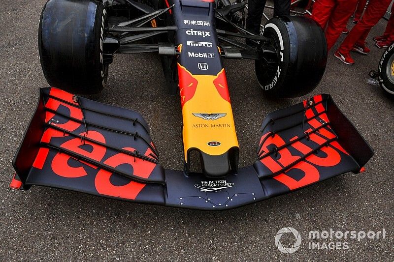 Red Bull Racing RB15 ala anteriore