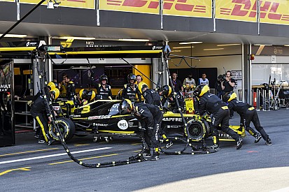 Ricciardo y Kvyat deben ir a ver a los comisarios
