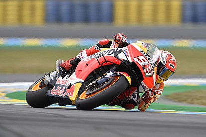 Márquez faz volta mais rápida e cai, mas garante pole em Le Mans