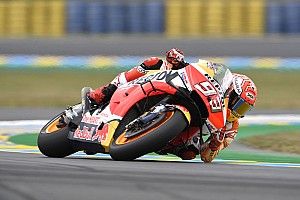 Márquez faz volta mais rápida e cai, mas garante pole em Le Mans