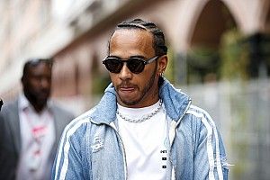 Motores V12 y cambios manuales, la receta de Hamilton para la F1