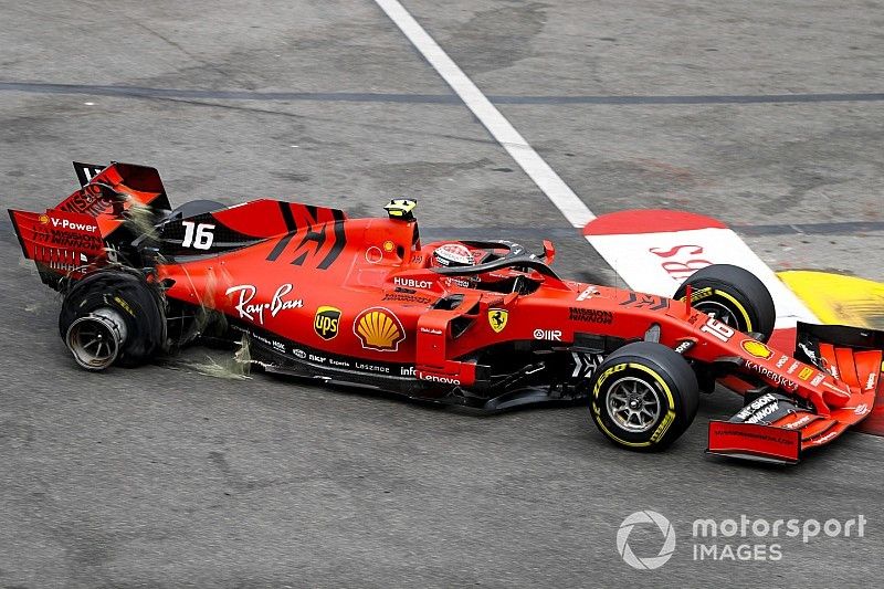 Charles Leclerc, Ferrari SF90 con un neumático volado