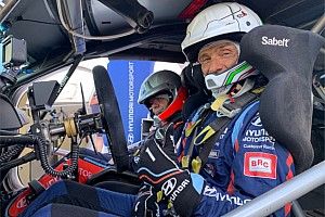 Infinito Tarquini: in Sardegna ha provato la Hyundai i20 Coupé WRC Plus!