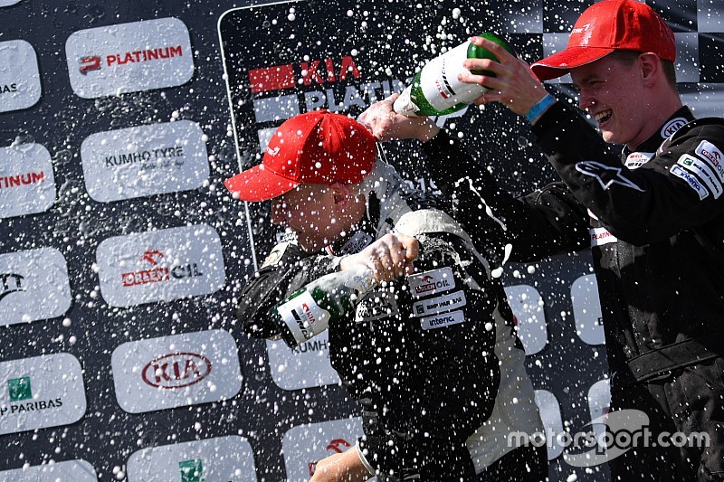 KIA PLATINUM CUP – Runda dla Wierzbickiego, wyścigi dla Serafina i Szablewskiego
