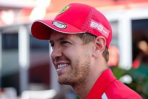 Vettel eindelijk op pole: "Zit vol adrenaline"