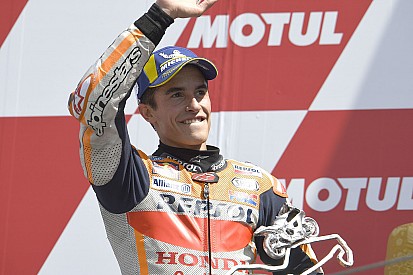 Marquez trónja megingathatatlan, Dovizioso-dráma a Sachsenringen
