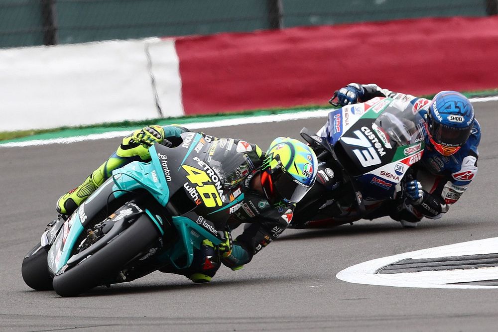 Rossi "très triste" d'avoir été ralenti par un pneu "brûlé"
