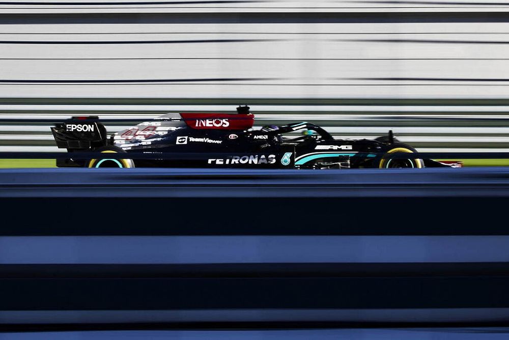 Wolff: "Meglio montare la quarta power unit che un ritiro"