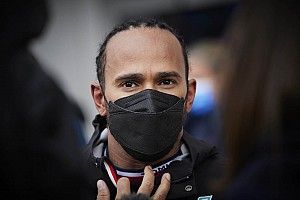 Lewis Hamilton: Kesalahan Bukan akibat Tekanan Perebutan Gelar