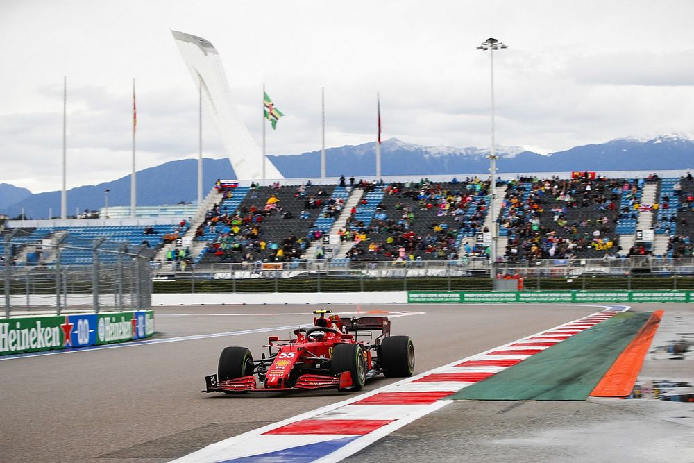 Carlos Sainz Start Baris Terdepan Pertama
