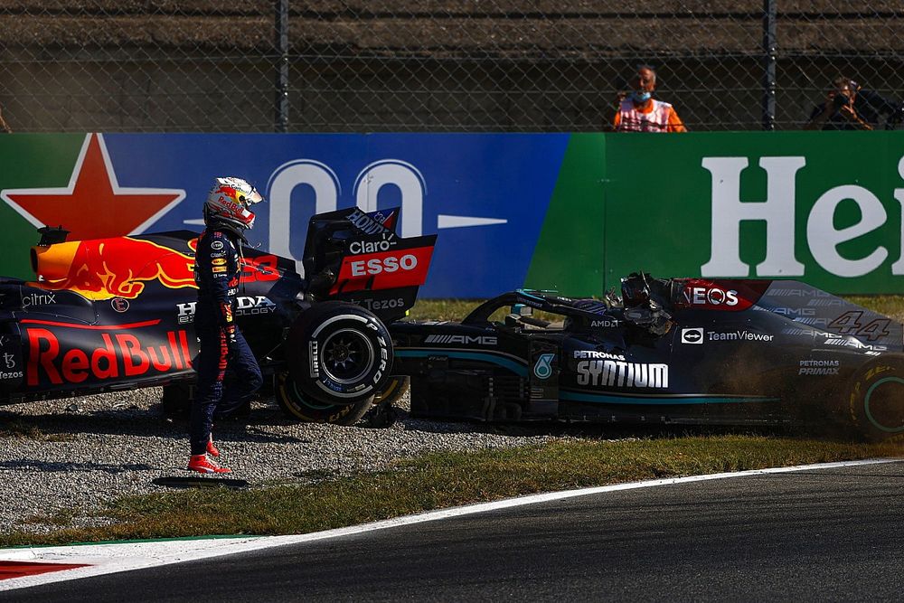 Insiden dengan Hamilton, Verstappen Diganjar Penalti Grid