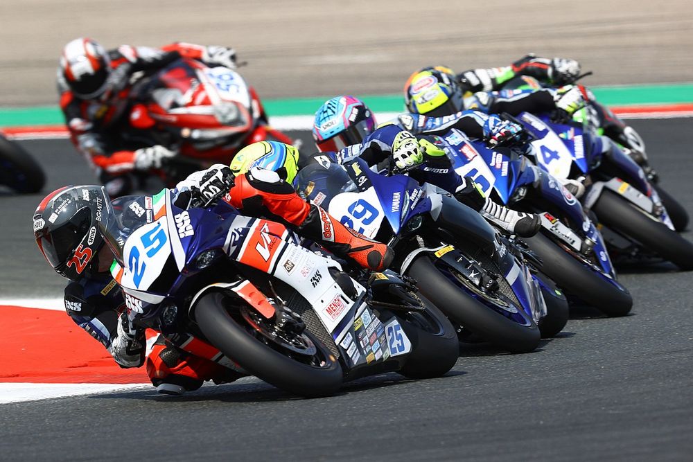 Magny-Cours Supersport: Bernardi, ilk pole pozisyonunu kazandı