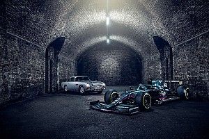 Decoración especial de James Bond en el Aston Martin F1 en Italia