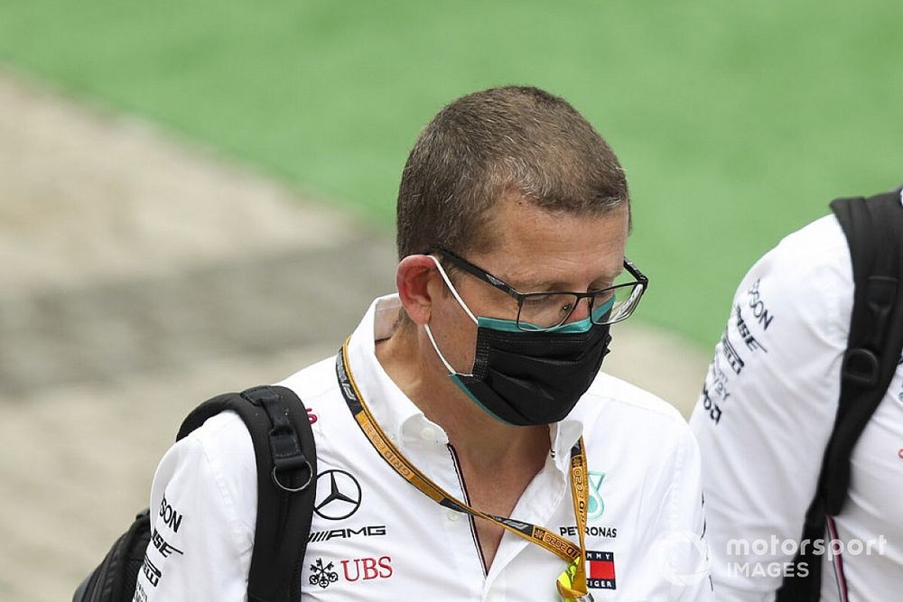 A Mercedes távozó motorfőnöke jelenthet megoldást a Red Bull számára?