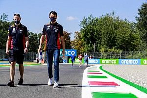 Albon nem figyel Hamilton kritikájára